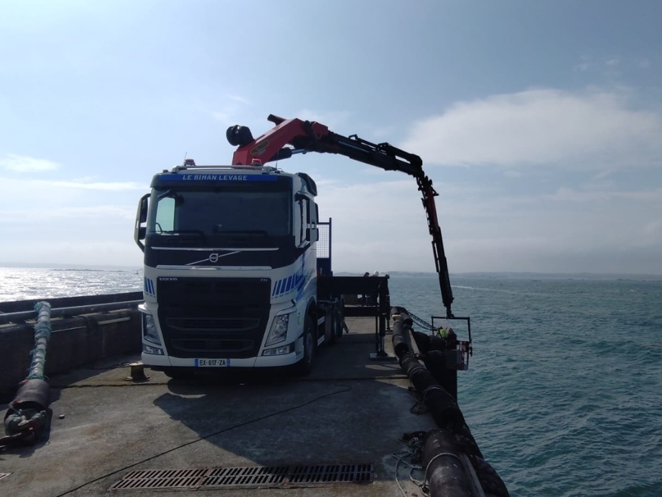 camion nacelle travaux négatifs sur quais